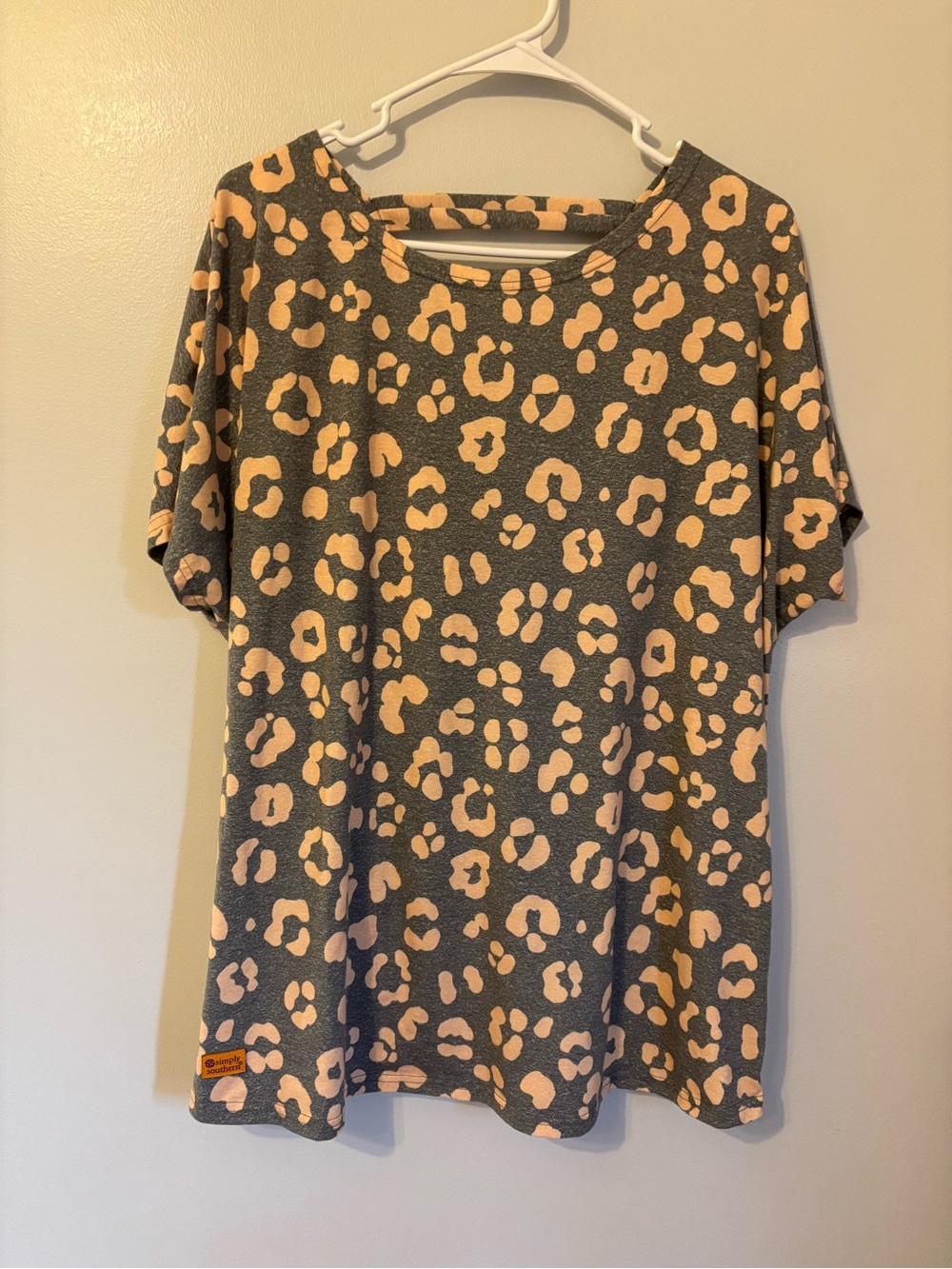 Simply Southern Short-Sleeve Leopard Tee - Gray & Cream